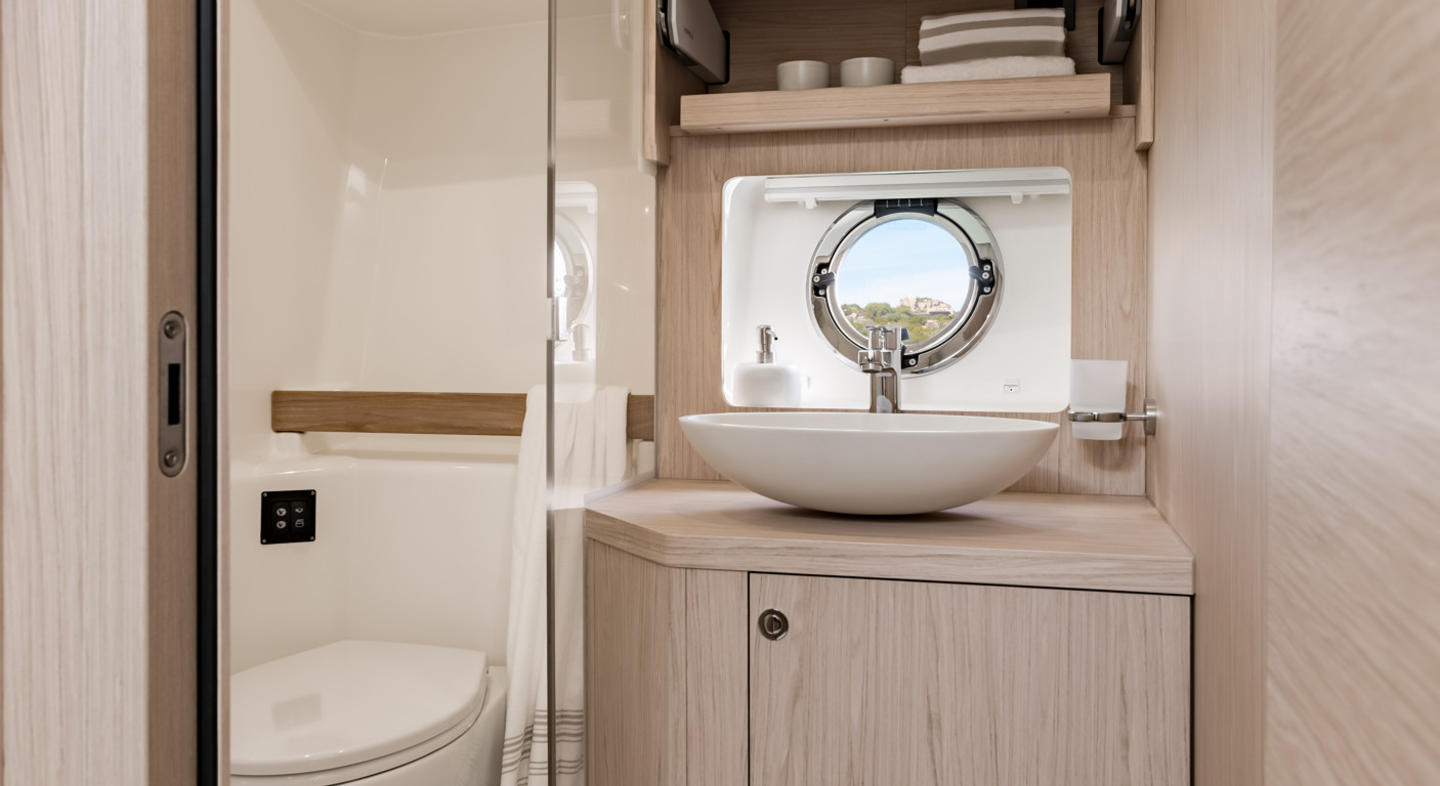 Swift_Trawler_47_Interior_13